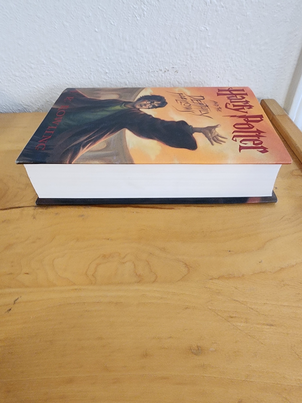 Harry Potter and the Deathly Hallows book hardcover - Picture 5 of 6